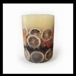Rosy Rings Large Botanical Candle 6.5” Large Bay Garland NEW Price Firm!